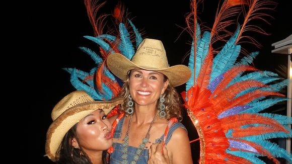 Laeticia Hallyday accueille l’amoureux de sa fille Jade dans sa célèbre villa de Saint-Barth, elle est conquise par Aaron