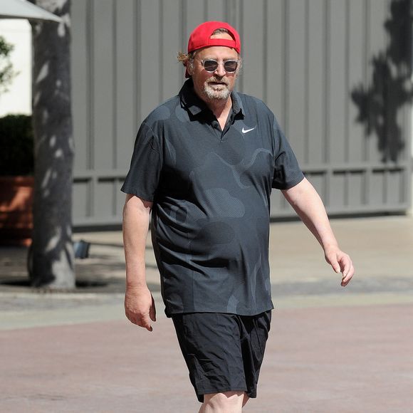 Matthew Perry va s'acheter des vêtements de sport Nike au centre commercial The Grove à Los Angeles, le 28 août 2023. 

Coleman-Rayner / Bestimage