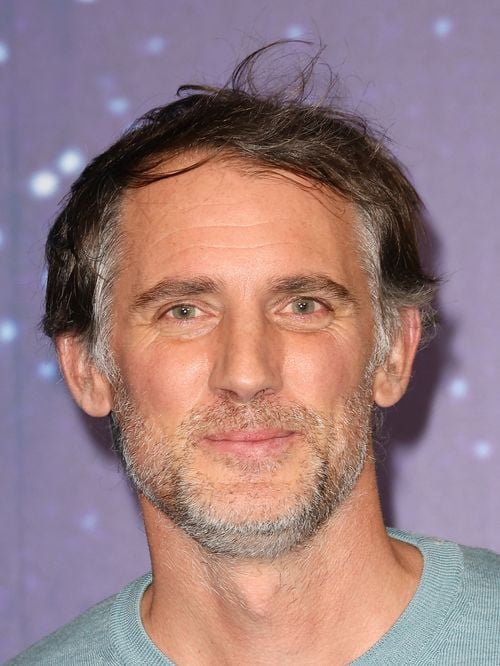 L'ex-animateur de Rendez-vous en terre inconnue partage son émoi face au départ d'un réalisateur à seulement 53 ans