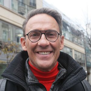 Exclusif - Julien Courbet à la sortie des studios de radio de l'émission "Les Grosses Têtes" à Paris. Le 30 novembre 2022
© Jonathan Rebboah / Panoramic / Bestimage