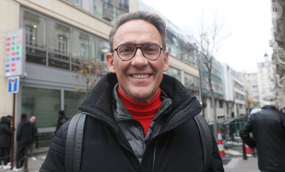 Exclusif - Julien Courbet à la sortie des studios de radio de l'émission "Les Grosses Têtes" à Paris. Le 30 novembre 2022
© Jonathan Rebboah / Panoramic / Bestimage