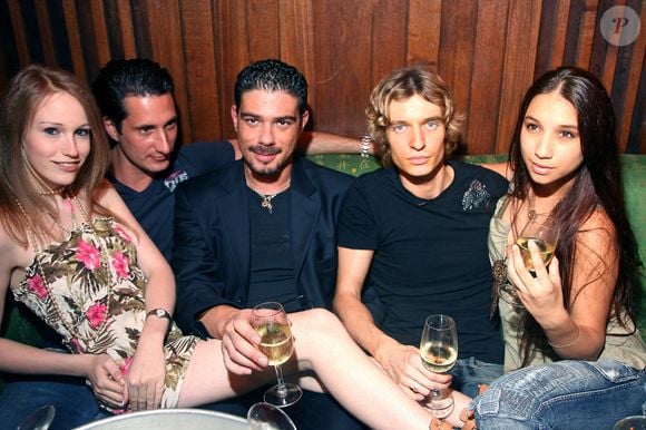 (de gauche à droite) Romain Boutboul, Alexandre Anthony, Waren avec des invités et des mannequins lors du lancement de la nouvelle agence de mannequins 'waren' avec ses associés et Romain Boutboul à l'hôtel Royal Monceau à Paris le 7 juillet 2006. Photo by Mehdi Taamallah/ABACAPRESS.COM