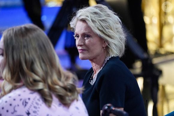 Sophie Davant a travaillé pendant 37 ans pour France Télévisions, 

Sophie Davant lors de la deuxième soirée de la 39ème édition du Téléthon sur France 2 aux Studios du Lendit à Saint-Denis, France, le 6 décembre 2025. Les trente heures du Téléthon 2025 s'achèvent sur un compteur de 83,5 millions d'euros. © Anne-Sophie Guebey/Bestimage