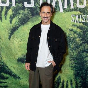 Florent Peyre assiste à la première de la saison 2 de « Loups Garous » au cinéma du Lido, le 24 novembre 2025 à Paris, en France. Photo : Nasser Berzane/ABACAPRESS.COM