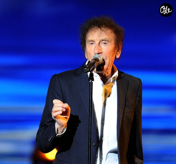 À 82 ans, le chanteur reste attaché à ce logement de 200 mètres carrés situé dans le quartier de Montparnasse. 

Exclusif - Alain Souchon - Enregistrement de la 2ème partie de soirée de l'émission "La Chanson secrète 6" à la Scène musicale à Paris
© Gaffiot-Moreau / Bestimage