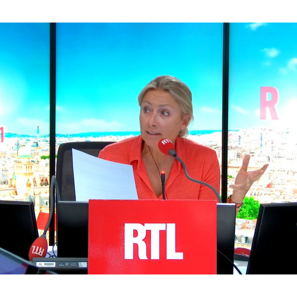 L'heure de la rentrée a sonné pour Anne-Sophie Lapix.

Anne-Sophie Lapix fait ses début au sein du groupe M6, ici sur les ondes de la radio RTL.