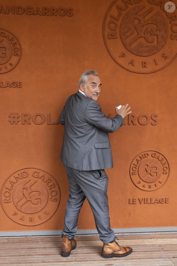 Antoine Duléry au Village lors des Internationaux de France de Tennis de Roland Garros 2025 (Jour 9), le 3 juin 2025 à Paris. 
© Moreau / Jacovides / Bestimage