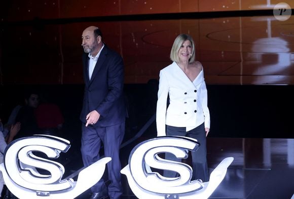 Exclusif - Kad Merad, Michele Laroque lors de l'enregistrement de l'émission "La chanson secrète N°14", présentée par N.Aliagas et diffusée le 26 décembre sur TF1, consacrée à Michele Laroque et Kad Merad à Paris le 9 décembre 2025. © Jacovides-Moreau/Bestimage