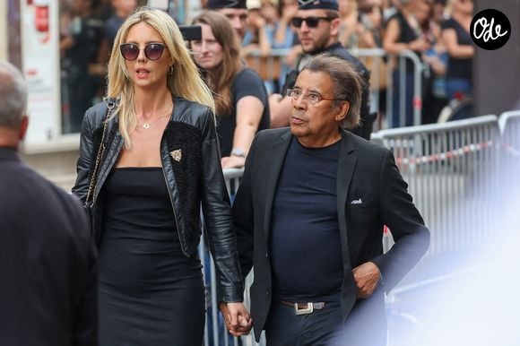 Le couple s’est rencontré après une lettre envoyée par la Bretonne en 2019.

Laurent Voulzy et sa compagne Isaure Le Faou aux obsèques de Thierry Ardisson à l’église Saint-Roch de Paris, en France, le 17 juillet 2025.

© Clovis-Jacovides/Bestimage
