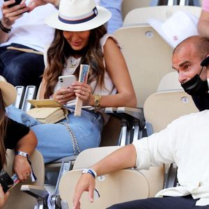 Inés Reg et son compagnon Kevin Debonne - People dans les tribunes des Internationaux de France de Tennis de Roland Garros à Paris. Le 10 juin 2021
Dominique Jacovides / Bestimage