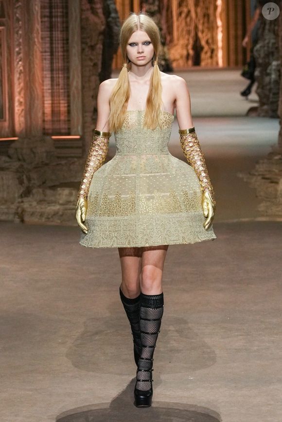 Défilé de la collection prêt-à-porter Dior printemps été 2023 lors de la Fashion Week de Paris. M.Grazia Chiuri (directrice artistique de Dior) apparaît sur le podium à la fin du défilé. Le 27 septembre 2022.