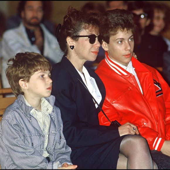 Avec qui elle aura deux enfants

Archives - Véronique Colucci et les fils de Coluche, Marius et Romain.