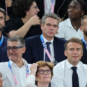 Thomas Pesquet, Emmanuel Macron, Brigitte Macron en tribunes pendant la finale de basketball opposant les Etats-Unis à la France (98-87) lors des Jeux Olympiques de Paris 2024 (JO) à l'Arena Bercy, à Paris, France, le 10 août 2024.

© Jacovides-Perusseau/Bestimage
