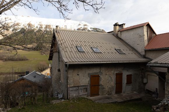 Cet homme avait rendu service à un ami qui lui avait demandé de couper les herbes hautes de son jardin. Il n'a pas vu le petit garçon, ce jour-là.

La maison des grands-parents d'Emile Soleil à Le Haut-Vernet. Photo par Raphael Lafargue/ABACAPRESS.COM