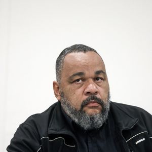 Conférence de presse de Francis Lalanne et Dieudonné pour présenter leur liste France Libre-La Ruche Citoyenne à Paris. Le 18 avril 2024. 
© Stéphane Lemouton / Bestimage