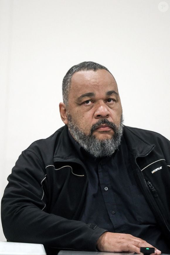 Conférence de presse de Francis Lalanne et Dieudonné pour présenter leur liste France Libre-La Ruche Citoyenne à Paris. Le 18 avril 2024. 
© Stéphane Lemouton / Bestimage