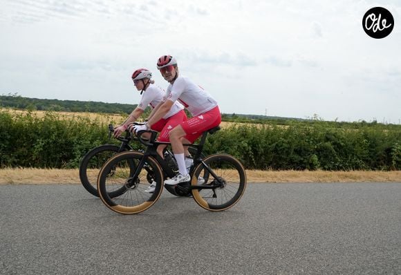 Exclusif - Arnaud Tsamère et Alix Noblat lors de “L'Etape du Coeur” de l’association Mécénat Chirurgie Cardiaque, le 16 juillet 2026. 

© Anne-Sophie Guebey/Bestimage