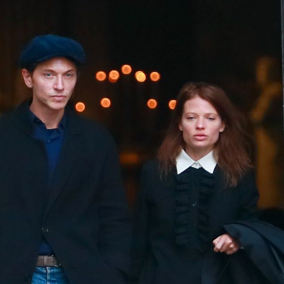 Le chanteur Raphaël (Raphaël Haroche) et sa compagne Mélanie Thierry - Obsèques du photographe allemand Peter Lindbergh en l’église Saint-Sulpice à Paris le 24 septembre 2019. Agence / Bestimage