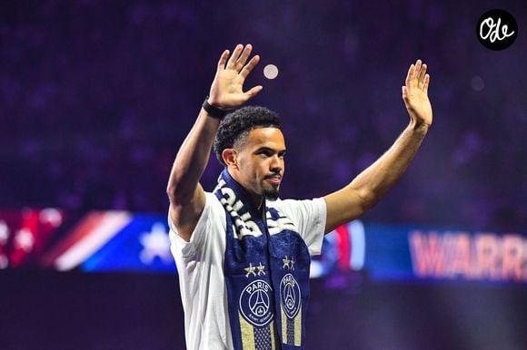 Pourtant, un seul international français n'a pas le droit d'y entrer : Warren Zaïre-Emery.

Warren Zaire-Emery - Le PSG célèbre son titre de champion d'Europe 2026 avec ses supporters au Parc des Princes à Paris, le 31 mai 2026.

© Baptiste Autissier/PsnewZ/Bestimage