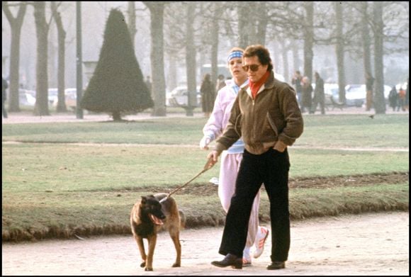 Archives - La Princesse Caroline de Monaco, son mari Philippe Junot et leur chien à Paris en 1979.
©AGENCE / BESTIMAGE