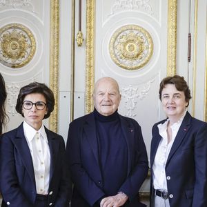 Eléonore Ladreit de Lacharrière, Laurence des Cars, Rachida Dati, Emmanuel Kasarherou, Marc Ladreit de Lacharrière, Signature d’une convention entre le Musée du Louvre et le Musée du Quai Branly, financée exclusivement par M.Ladreit de Lacharrière, en présence de Madame La Ministre Rachida Dati, à Paris, France, le 25 mars 2025. © Jack Tribeca/Bestimage