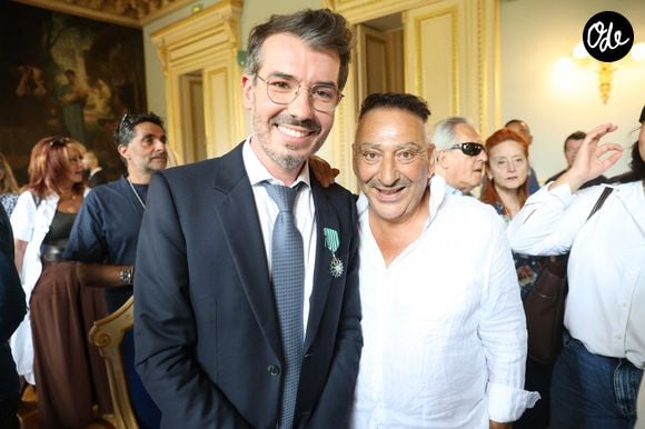 Exclusif - ⁠ ⁠Damien Nougarède, ⁠Dani Lary - ⁠Damien Nougarède reçoit des mains de Rachida Dati les insignes de Chevalier dans l’ordre des Arts et Lettres, lors d’une cérémonie organisée dans la salle des mariages de la mairie du 7ème arrondissement à Paris le 15 juillet 2026. © Alain Guizard/Bestimage