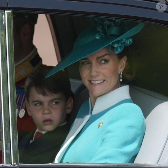 Le prince Louis de Galles, Catherine (Kate) Middleton, princesse de Galles - Les membres de la famille royale britannique arrivent à Buckingham Palace pour la cérémonie Trooping the Colour à Londres, le 14 juin 2025. Affecté par le crash du Boeing 787 Dreamliner à Ahmedabad du 12 juin, le souverain et les officiels porteront un brassard noir en hommage aux plus de 270 victimes. Bon nombre d'elles étaient des ressortissants britanniques.
© James Whatling / Bestimage