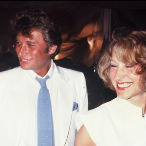 De leur rencontre à leur séparation dans les années 1980, les parents de Laura Smet ont vécu des jours heureux dans une propriété loin de Paris. 

Archives - Johny Hallyday et Nathalie Baye au mariage d'Eddie Barclay chez Castel à Paris. RINDOFF-PATERSON / BESTIMAGE
