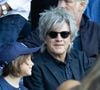 S'il dit culpabiliser beaucoup : "Je suis ravagé par les remords, les regrets", le père semble tout faire pour se rendre présent dès que son agenda le permet... 

Nicola Sirkis, du groupe Indochine, assiste au match de football de Ligue 1 opposant le Paris Saint-Germain (PSG) au Clermont Foot 63 au Parc des Princes, à Paris, le 3 juin 2023. Photo de Raphaël Lafargue/Abaca