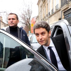 Mais à hautes responsabilités, forte pression.

L'ancien premier ministre Gabriel Attal dans le cadre d'une tournée des regions rencontre les commercants et des habitants de Bordeaux sur le marché des Capucins en compagnie de Thomas Cazenave ancien ministre aux comptes publics, député et homme politique local, le 14 fevrier 2025 à Bordeaux, France. © Patrick Bernard/ Bestimage