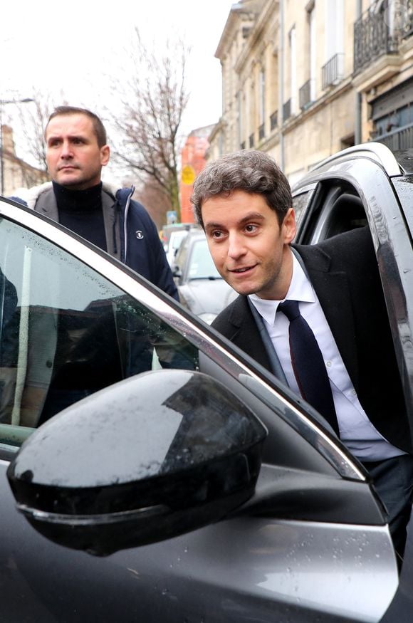 Mais à hautes responsabilités, forte pression.

L'ancien premier ministre Gabriel Attal dans le cadre d'une tournée des regions rencontre les commercants et des habitants de Bordeaux sur le marché des Capucins en compagnie de Thomas Cazenave ancien ministre aux comptes publics, député et homme politique local, le 14 fevrier 2025 à Bordeaux, France. © Patrick Bernard/ Bestimage