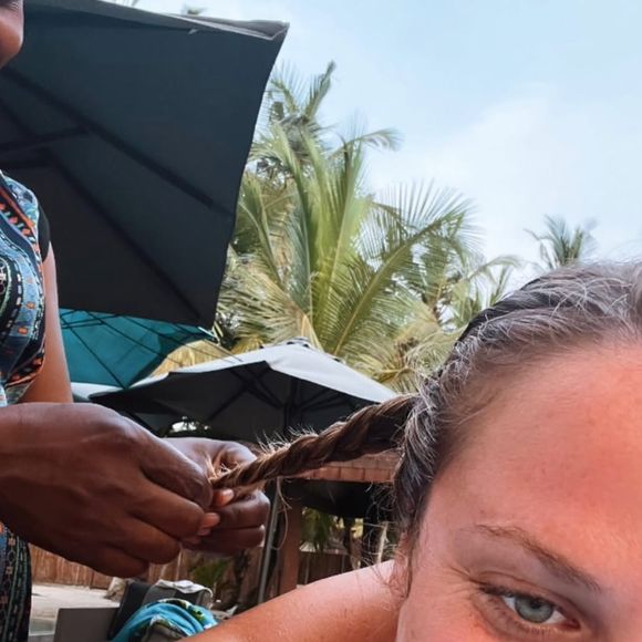 Margot Pelletier en a aussi profité pour prendre soin d'elle
Margot Pelletier et Benoît Magimel en vacances