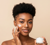 Ces protocoles très longs promettaient une peau parfaite, mais l’accumulation de produits peut au contraire fragiliser la barrière cutanée.

Image par Mana Obed de Pixabay