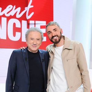 Michel Drucker et Christophe Willem sur le plateau de l'émission "Vivement dimanche", au studio Gabriel, présentée par Michel Drucker et diffusée sur France 3, le 22 octobre 2023.

© Guillaume Gaffiot / Bestimage