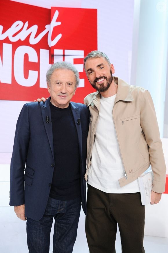 Michel Drucker et Christophe Willem sur le plateau de l'émission "Vivement dimanche", au studio Gabriel, présentée par Michel Drucker et diffusée sur France 3, le 22 octobre 2023.

© Guillaume Gaffiot / Bestimage