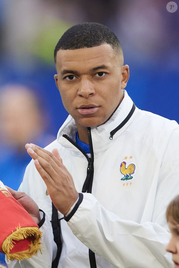 Kylian Mbappé semble très heureux de ce nouvel investissement

Kylian Mbappé - Célébrités dans les tribunes du match du groupe D de l'Euro 2024 entre l'équipe de France face à l'Autriche (1-0) à Dusseldorf en Allemagne le 17 juin 2024. © Cyril Moreau/Bestimage