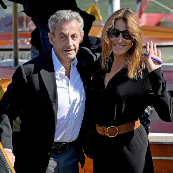 L'ancien président français Nicolas Sarkozy et sa femme Carla Bruni-Sarkozy arrivent à l'aéroport de Venise-Marco Polo et prennent un bateau-taxi lors du 80ème festival international du film de Venise, La Mostra, à Venise, Italie, le 2 septembre 2023. © ANSA/ZUMA Press/Bestimage
