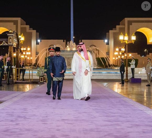 Le prince héritier saoudien Mohammed bin Salman rencontre le sultan de Brunei Darussalam à Djeddah, Arabie saoudite, le 14 avril 2023. © Imago/Panoramic/Bestimage