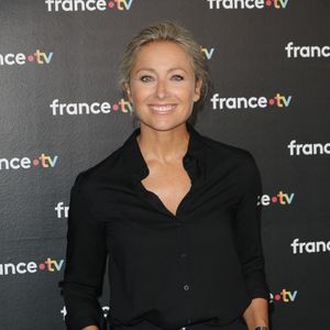 Selon "Le Parisien", "les conciliabules sur le sort de la présentatrice du 20 Heures se déroulent loin de Paris, au Festival de Cannes, dont le service public est le diffuseur officiel."

Anne-Sophie Lapix au photocall de la conférence de presse de rentrée de France Télévisions à Paris, France, le 4 septembre 2024. © Coadic Guirec/Bestimage