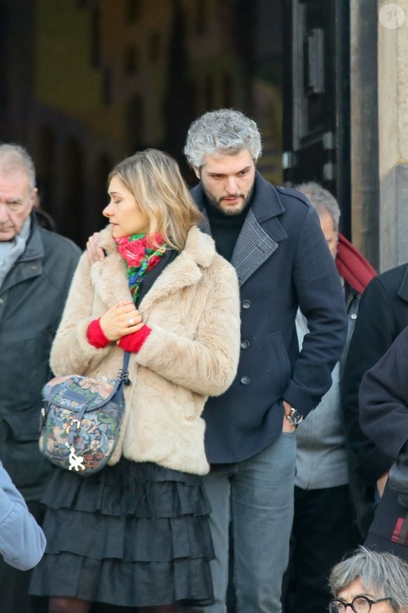 mais dans les Cévennes avec sa compagne, la chanteuse GiedRé

Exclusif - Pierre-Emmanuel Barré et sa compagne GiedRé  - Obsèques de Jean-Claude Deret, le père de Zabou Breitman au cimetière du Père Lachaise à paris le 17 décembre 2016.