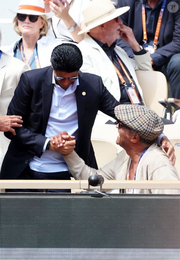 Nasser al-Khelaïfi (président du PSG) et Yannick Noah lors de la présentation du trophée de la Ligue des champions sur le court Philippe-Chatrier lors des internationaux de France de Tennis de Roland Garros 2025 (Jour 9), à Paris, France, le 2 juin 2025. © Jacovides-Moreau/Bestimage