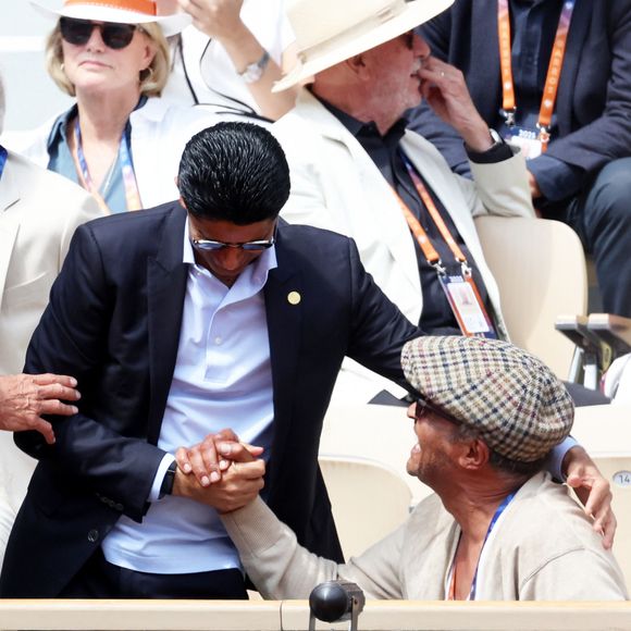 Nasser al-Khelaïfi (président du PSG) et Yannick Noah lors de la présentation du trophée de la Ligue des champions sur le court Philippe-Chatrier lors des internationaux de France de Tennis de Roland Garros 2025 (Jour 9), à Paris, France, le 2 juin 2025. © Jacovides-Moreau/Bestimage