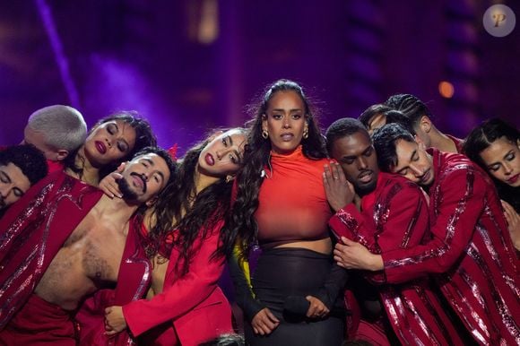 Exclusif - Amel Bent lors de l'enregistrement de l'émission "La Grande soirée du 31 de Paris", diffusée le 31 décembre sur France 2, sur la place de la Concorde à Paris, France, le 24 novembre 2025. © Guebey-Tribeca/Bestimage