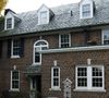 Le prince Albert II l'a transformée grâce à des travaux

De style géorgien, avec sa façade de briques et son perron à colonnes blanches, la demeure de trois étages se situe dans le quartier chic de East Falls à Philadelphie, Pennsylvanie, Etats-Unis, le 25 octobre 2016. Agence / Bestimage