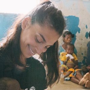L'ancienne Miss Belgique désirait simplement explorer de nouveaux horizons professionnels.

Tatiana Silva est en mission pour l'Unicef dans le sud de Madagascar en Avril 2023. Centre de santé de Sampiona, Vorila 8 mois, dans les bras de Tatiana prenant son traitement nutritif à base de pate d'arachides, le plumpy'nut jusqu'à ce qu'il récupère un poids normal pour son âge. Arnaud Juherian / Unicef via Bestimage