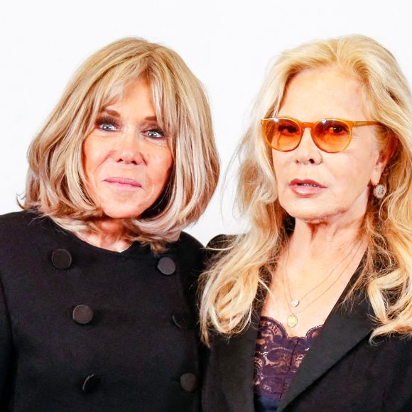 Suivie par une nouvelle génération sur les réseaux sociaux, la chanteuse a d'ailleurs dévoilé sa routine capillaire.

Brigitte Macron, première dame de France, et Sylvie Vartan au défilé Stéphane Rolland à la Salle Pleyel, "Collection Haute Couture Printemps/Eté 2025" lors de la Fashion Week de Paris (PFW), le 28 janvier 2025. © Christophe Clovis / Bestimage