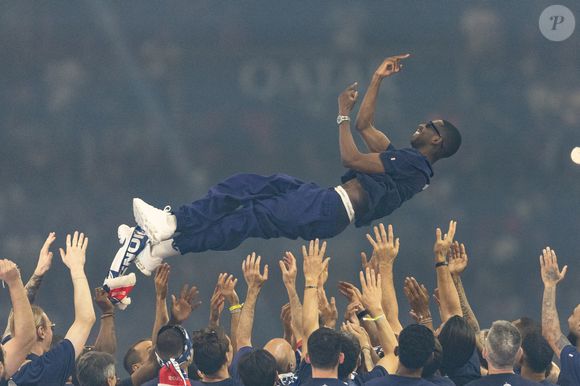 Ousmane Dembélé - Les joueurs du PSG célèbrent leur titre de Champion d'Europe au Parc Des Princes à Paris, le 1er juin 2025.
© Cyril Moreau/Bestimage