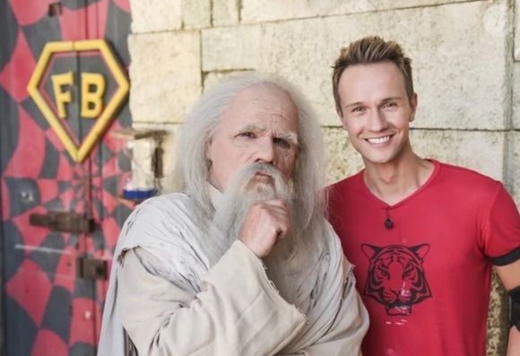 Cyril Féraud prend le relais de Olivier Minne et va animer l'émission "Fort Boyard". Capture d'écran Instagram