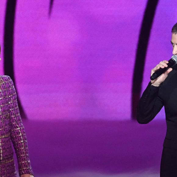Actuellement, Vanessa Paradis fait le tour des médias pour promouvoir son nouvel album intitulé "Le retour des beaux jours" qu'elle a co-écrit avec Étienne Daho...


Vanessa Paradis et Etienne Daho - 36ème édition des Victoires de la Musique à la Seine Musicale à Boulogne-Billancourt, France, le 12 février 2021. © Coadic Guirec/Bestimage
