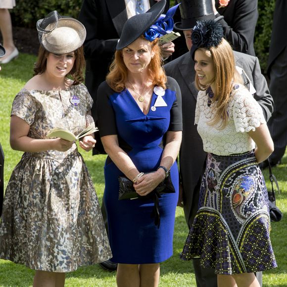 L'affaire Jeffrey Epstein fait parler, avec de nouvelles révélations.

Sarah Ferguson et ses filles, la princesse Eugenie d'York et la princesse Beatrice d'York - La famille Royale d'Angleterre assiste à la course hippique "Royal Ascot 2015" sur le champs de courses de Ascot, le 19 juin 2015. © AGENCE / BESTIMAGE